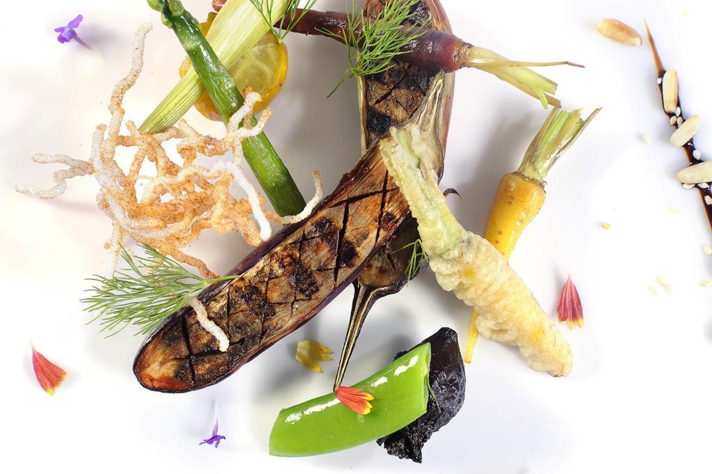 Sun City Hotel - The Gabriel Cairo Exterior photo Aubergine and asparagus